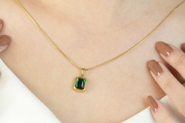 EMERALD NECKPIECE